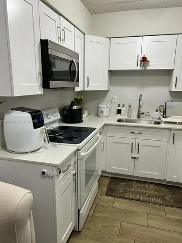 1560 W 46th Street Hialeah FL 33012