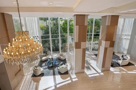 21200 Point Place Aventura FL 33180