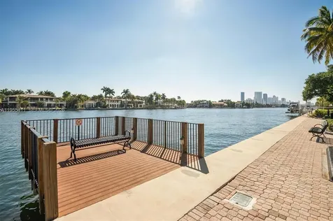 21200 Point Place Aventura FL 33180