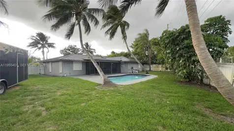 323 W Canterbury Drive W Riviera Beach FL 33407