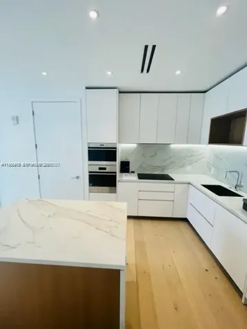 304 Ocean Drive Miami Beach FL 33139