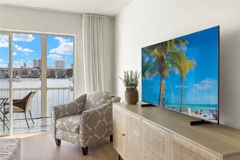 2200 Diana Drive Hallandale Beach FL 33009