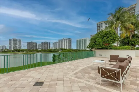20000 E Country Club Drive Aventura FL 33180