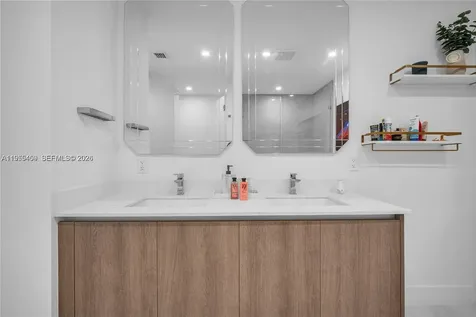 17550 Collins Avenue Sunny Isles Beach FL 33160