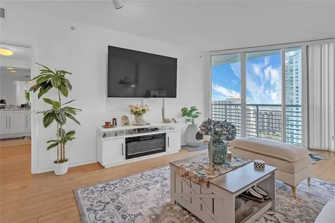 325 S Biscayne Bl Miami FL 33131