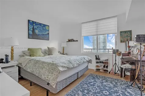 325 S Biscayne Bl Miami FL 33131