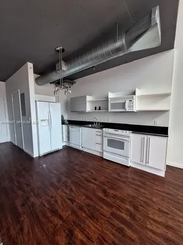690 SW 1 Court Miami FL 33130
