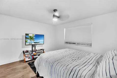 8606 SW 3rd Street Pembroke Pines FL 33025