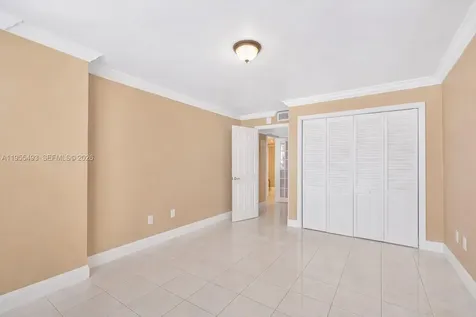 6039 Collins Avenue Miami Beach FL 33140