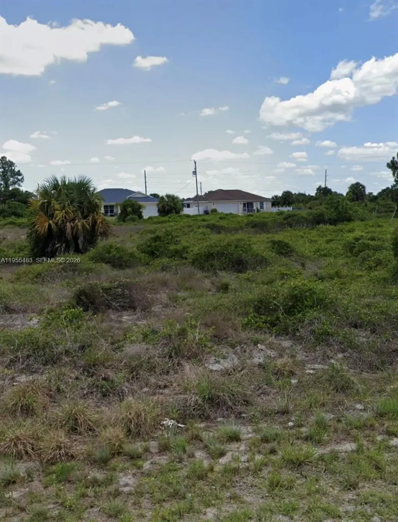 915 Citrus Avenue S Lehigh Acres FL 33974