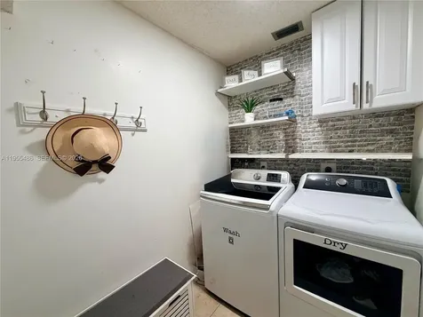 2865 Begonia Way Cooper City FL 33026