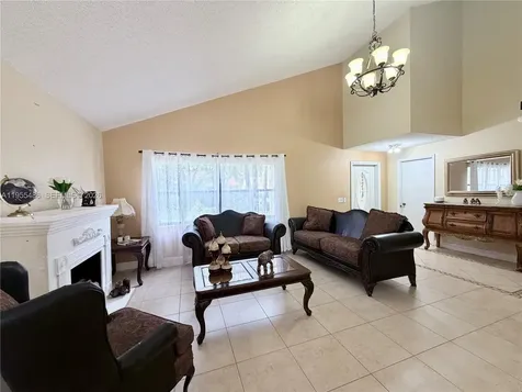 2865 Begonia Way Cooper City FL 33026