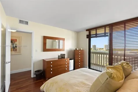 1000 W Island Boulevard Aventura FL 33160