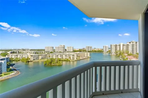 1000 W Island Boulevard Aventura FL 33160