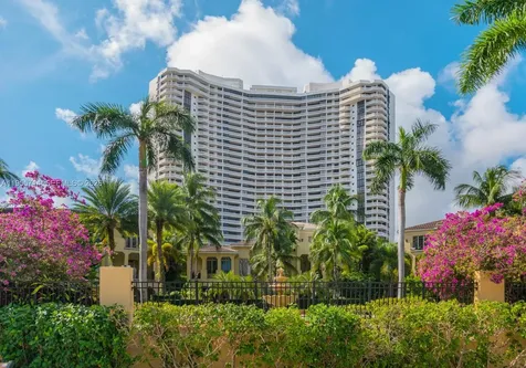 1000 W Island Boulevard Aventura FL 33160