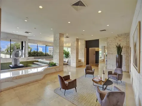 1000 W Island Boulevard Aventura FL 33160