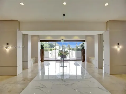 1000 W Island Boulevard Aventura FL 33160