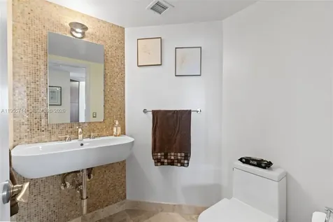 1000 W Island Boulevard Aventura FL 33160