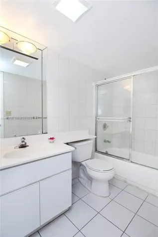 2555 Collins Avenue Miami Beach FL 33140
