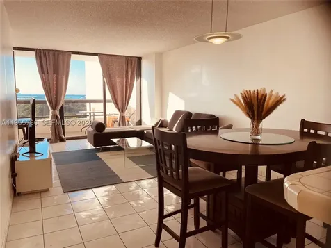 2555 Collins Avenue Miami Beach FL 33140