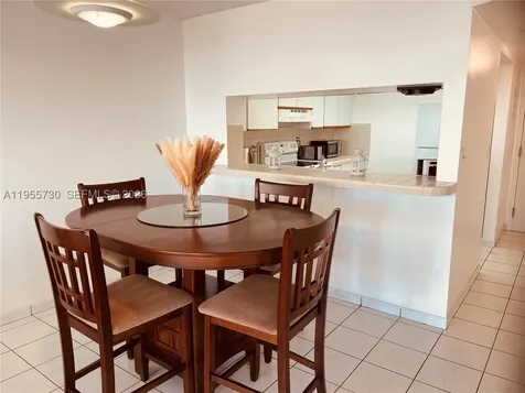 2555 Collins Avenue Miami Beach FL 33140