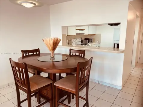 2555 Collins Avenue Miami Beach FL 33140