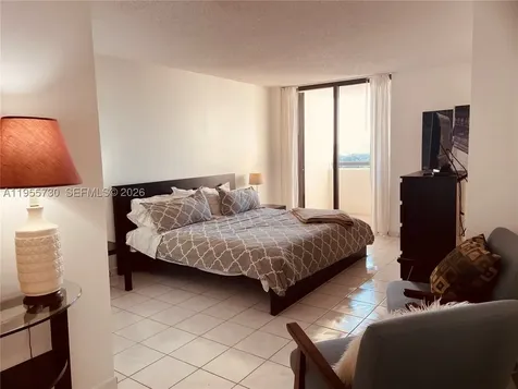 2555 Collins Avenue Miami Beach FL 33140