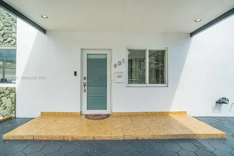 901 NW 22nd Place Miami FL 33125