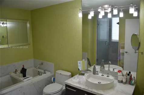 253 NE 2nd Street Miami FL 33132