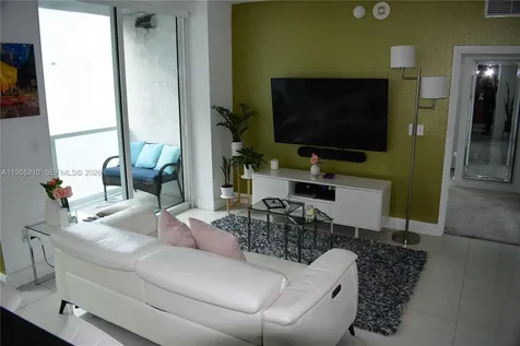253 NE 2nd Street Miami FL 33132