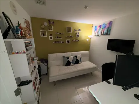 253 NE 2nd Street Miami FL 33132