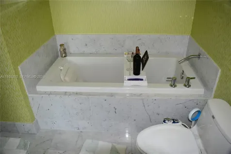 253 NE 2nd Street Miami FL 33132