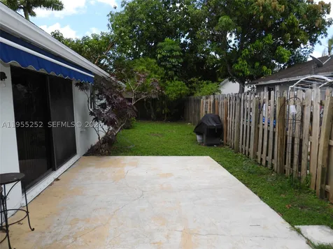 9331 NW 33rd Manor Sunrise FL 33351