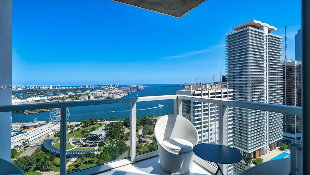 253 NE 2nd Street Miami FL 33132