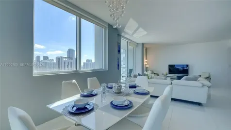 253 NE 2nd Street Miami FL 33132