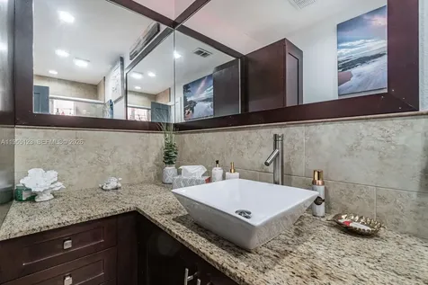 901 NW 22nd Place Miami FL 33125