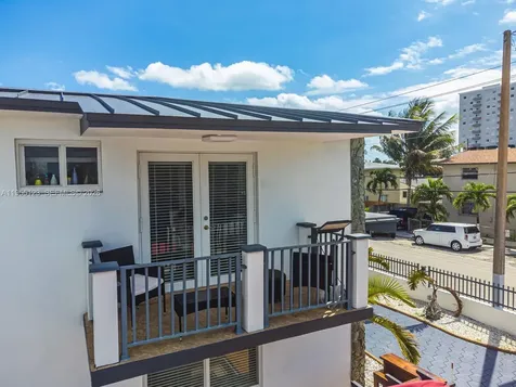 901 NW 22nd Place Miami FL 33125