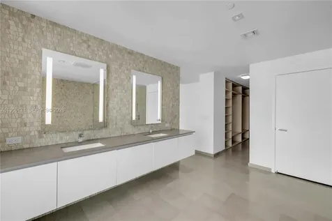 88 SW 7th Street Miami FL 33130