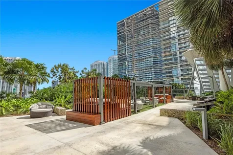88 SW 7th Street Miami FL 33130