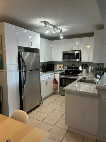 200 W Palm Circle W Pembroke Pines FL 33025