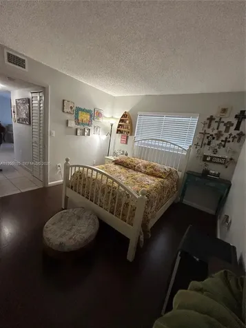 200 W Palm Circle W Pembroke Pines FL 33025