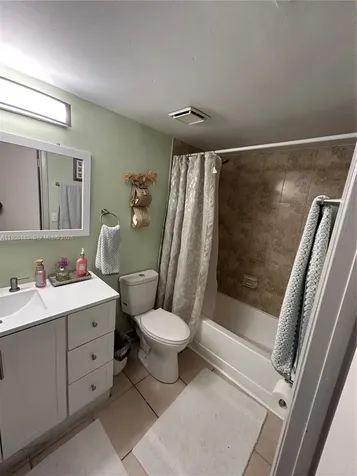 200 W Palm Circle W Pembroke Pines FL 33025