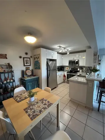 200 W Palm Circle W Pembroke Pines FL 33025