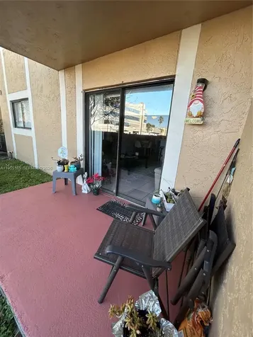 200 W Palm Circle W Pembroke Pines FL 33025