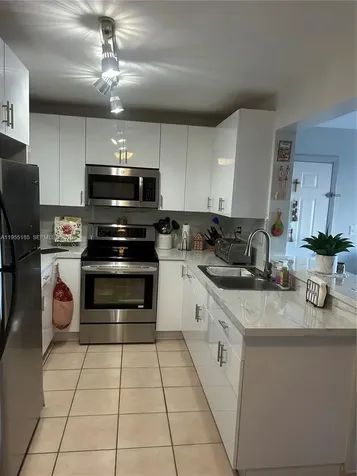 200 W Palm Circle W Pembroke Pines FL 33025