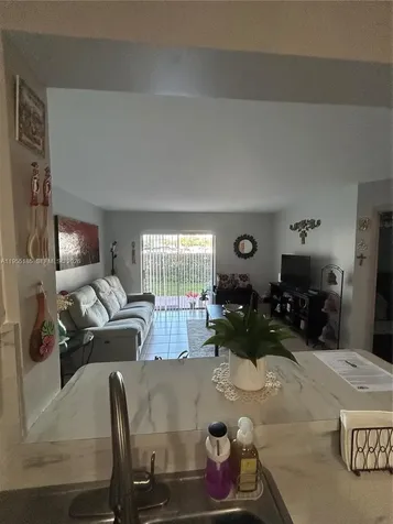 200 W Palm Circle W Pembroke Pines FL 33025