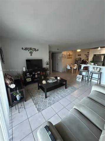 200 W Palm Circle W Pembroke Pines FL 33025