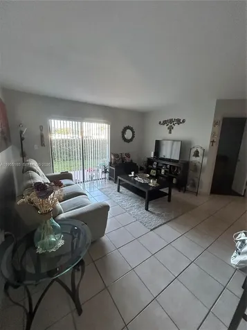 200 W Palm Circle W Pembroke Pines FL 33025