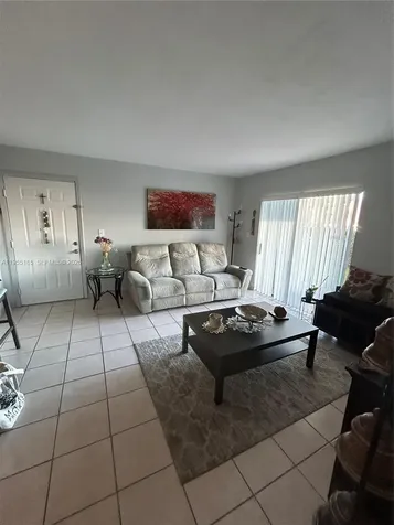 200 W Palm Circle W Pembroke Pines FL 33025