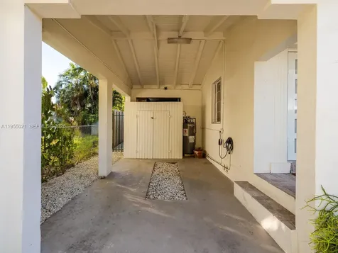 1009 NW 11th Court Miami FL 33136